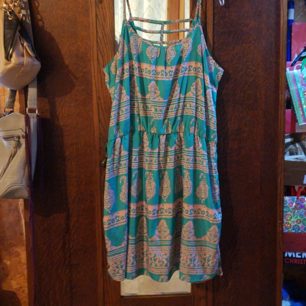 Silky dress with pockets